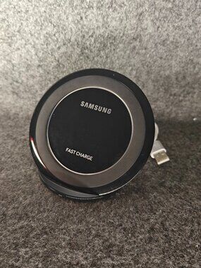 Samsung Fast Charge Wireless Charger Stand EP‑NG930 Preowned w/ Cable